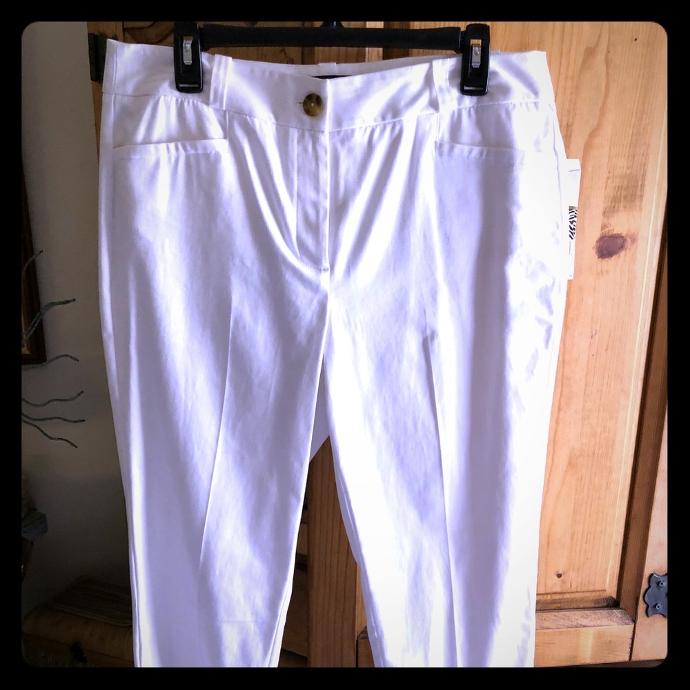 Dana Buchman cropped white pants- NWT Size 12
